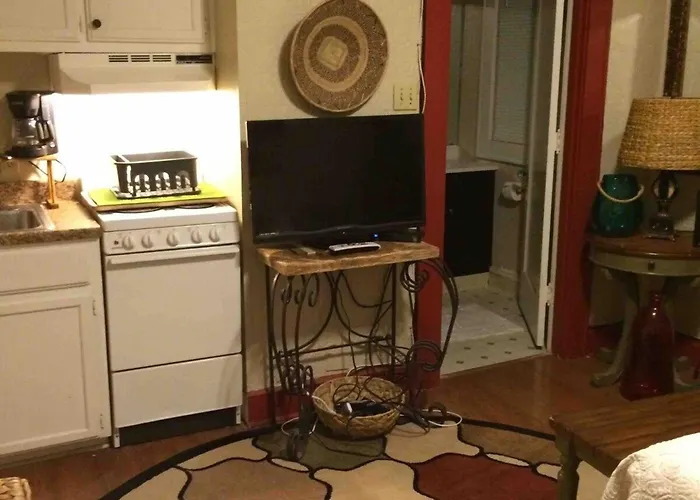 3762 Bertrose Furnished Quaint Retreat
