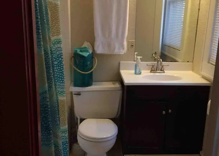 3762 Bertrose Furnished Quaint Retreat *